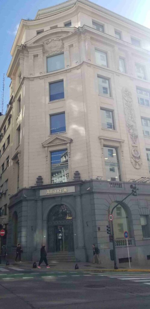 Av. Corrientes al 100