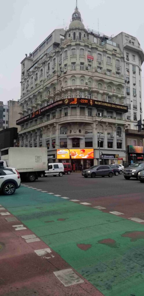 Av. Corrientes al 990