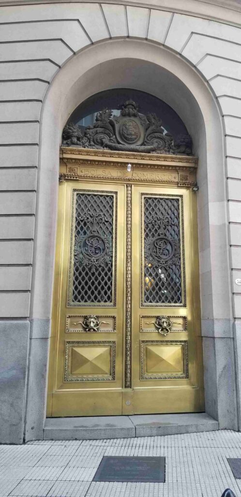 BOLSA DE COMERCIO - 25 de mayo 305 - puerta 3