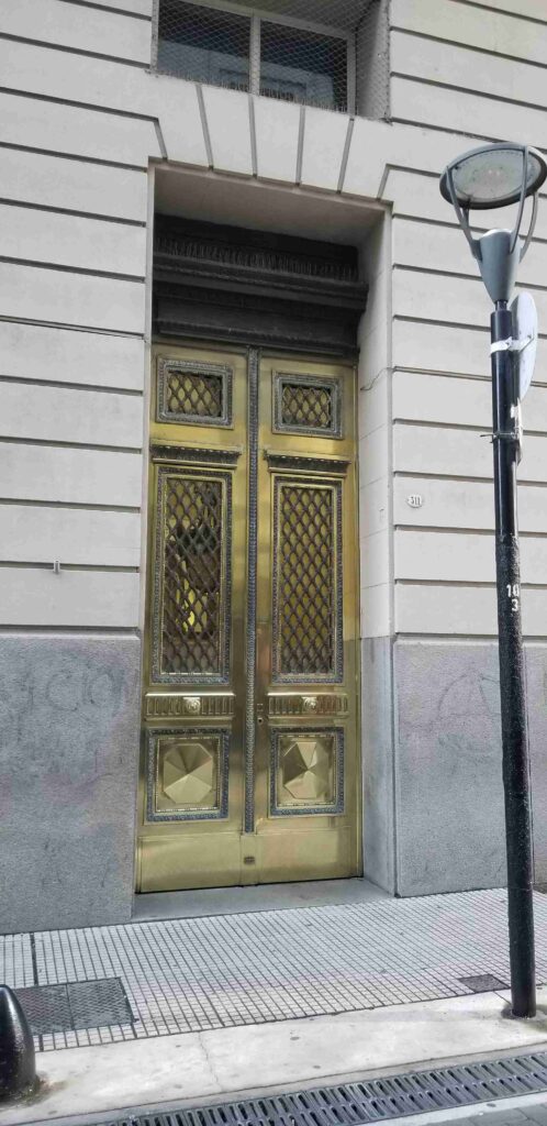 BOLSA DE COMERCIO - 25 de mayo 311 - puerta 2