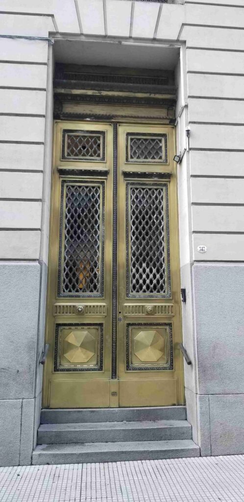 BOLSA DE COMERCIO - 25 de mayo 347 - puerta 1