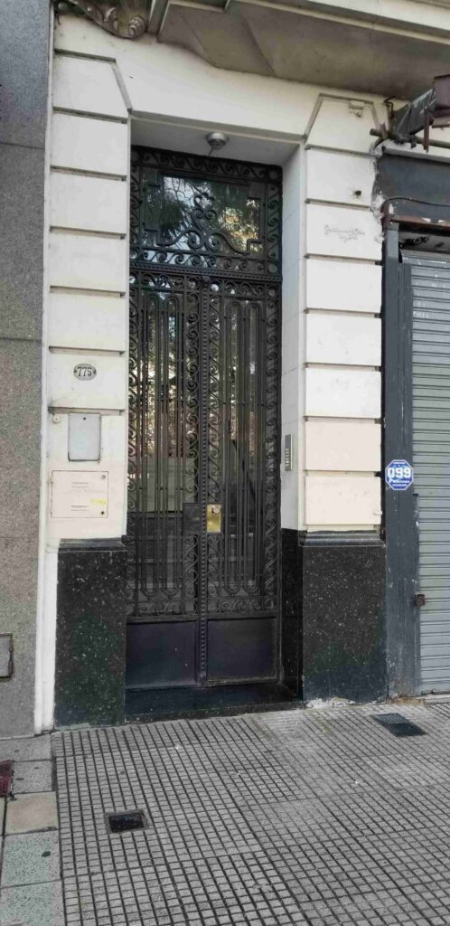 Carlos Pellegrini 775 - Puerta