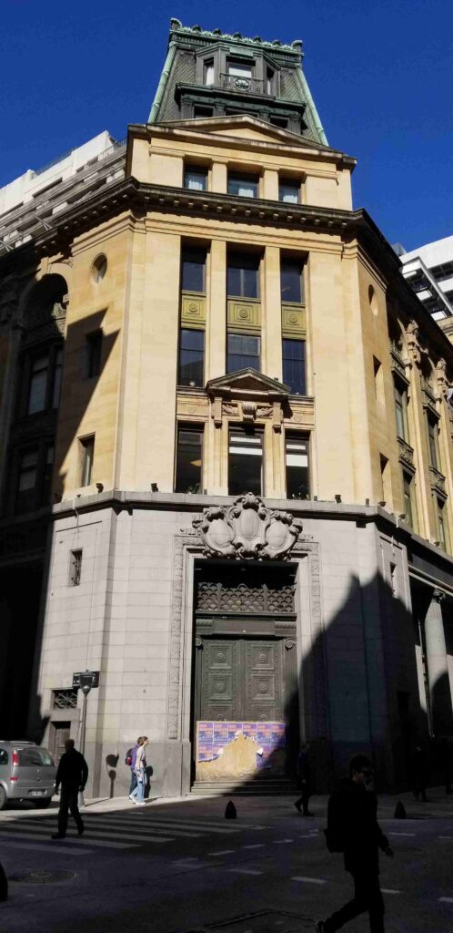 Mitre al 200 - Fachada