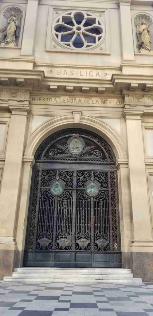 Reconquista 201 - Basilica 1 - puerta