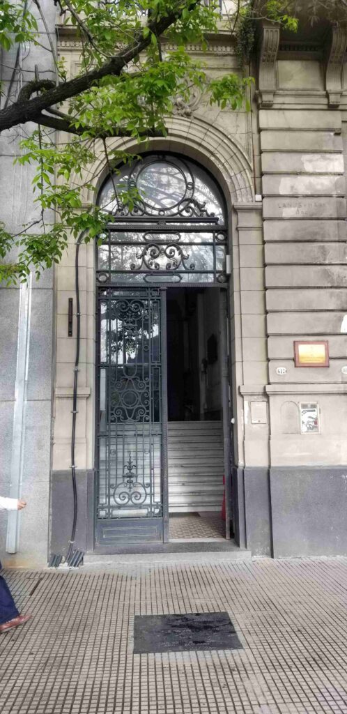 Talcahuano 612 - puerta
