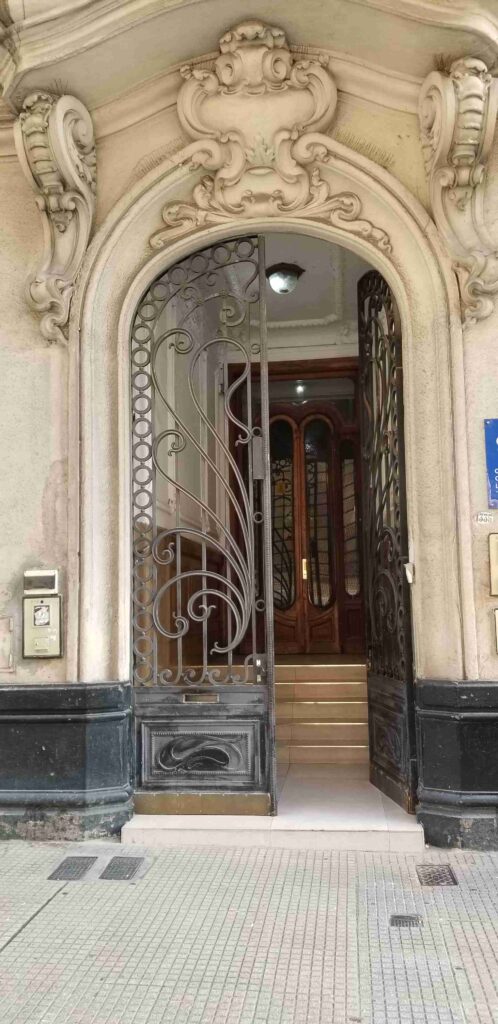 Tucuman 1335 - puerta