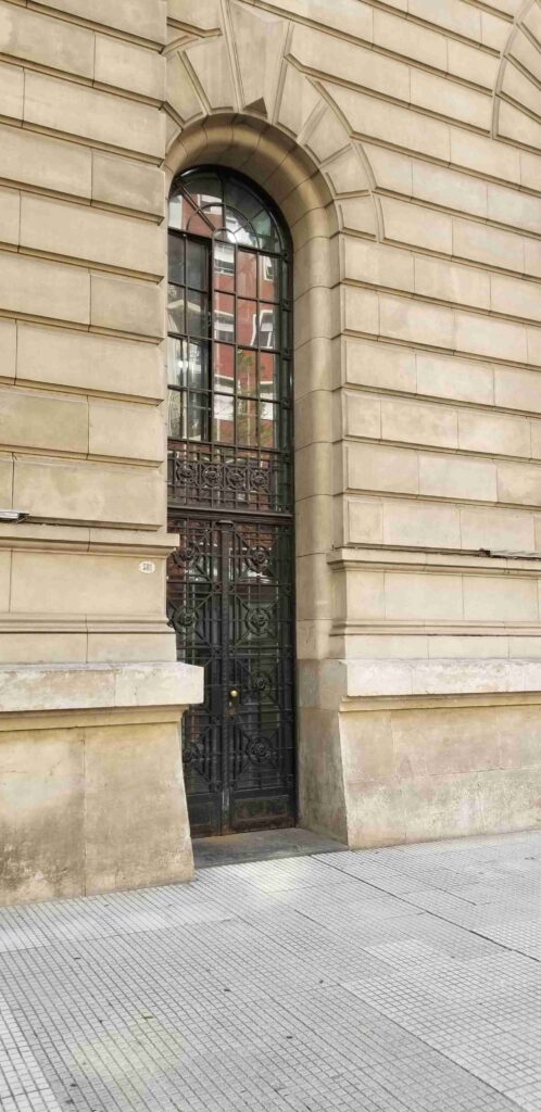 Uruguay 581 - Tribunales - puerta