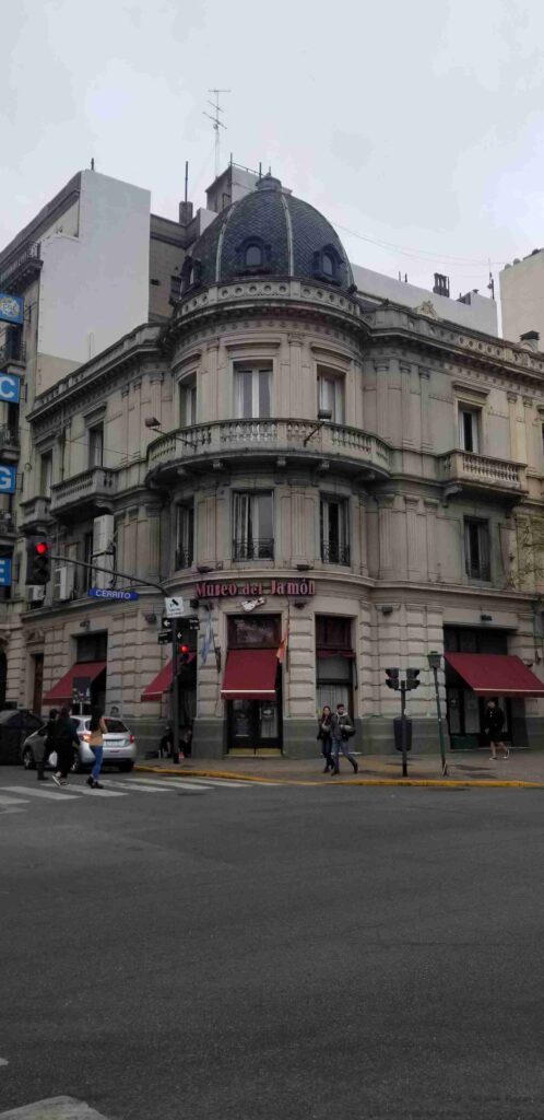 Av. Rivadavia 1101 - 2