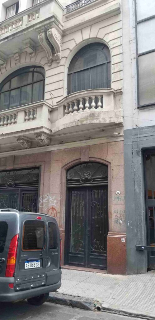 Av. Rivadavia 1141 - 2