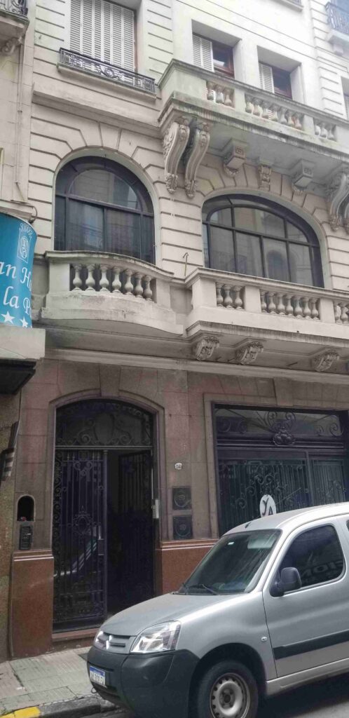 Av. Rivadavia 1141 - 3