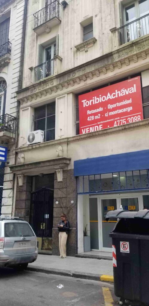 Av. Rivadavia 1227 - 2