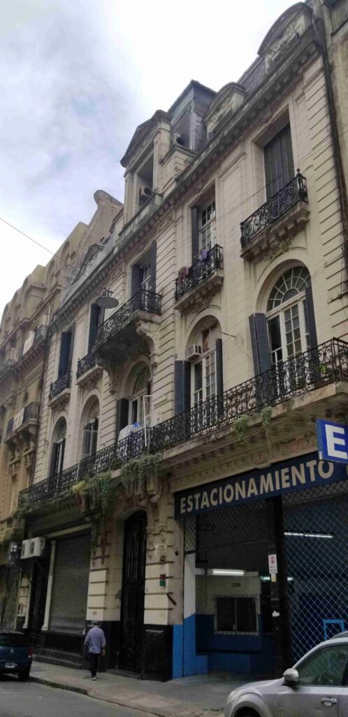 Av. Rivadavia 1239 - 1