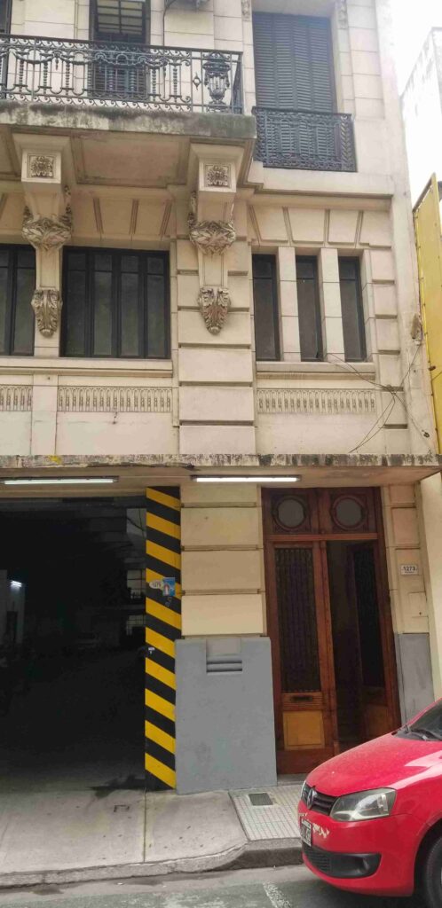 Av. Rivadavia 1273 - 2