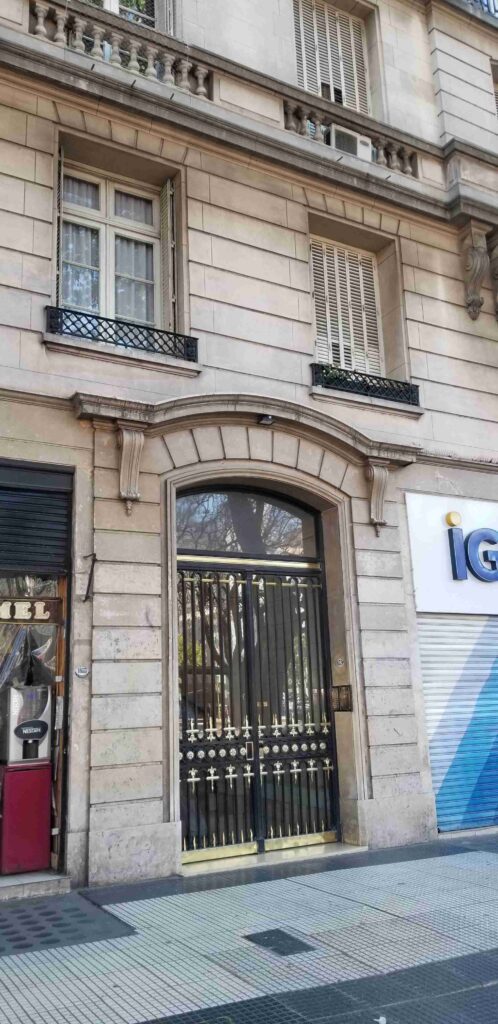 Av. Rivadavia 1645 - 1