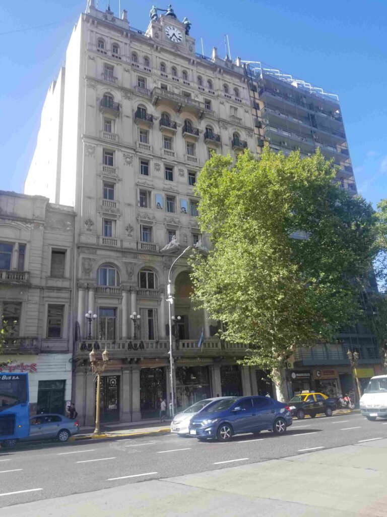 Av. Rivadavia 1745 -3