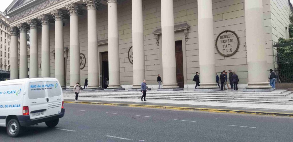 Av. Rivadavia 490 - 2