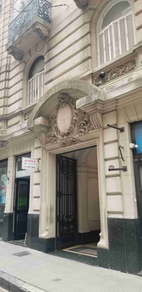 Av. Rivadavia 755 - 2