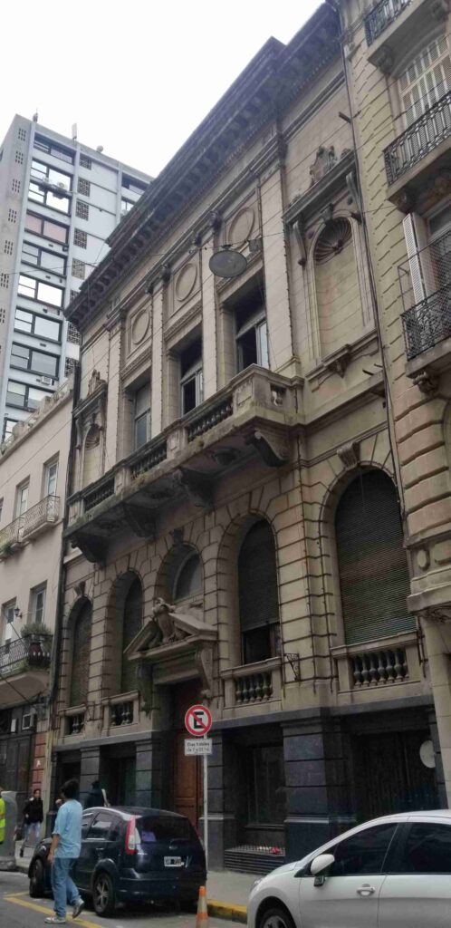 Av. Rivadavia 767 - 1