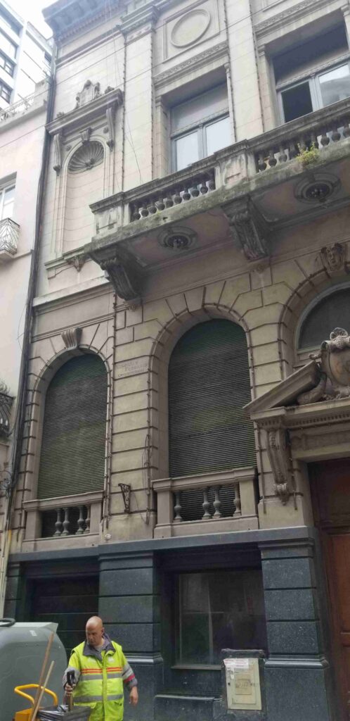 Av. Rivadavia 767 - 3