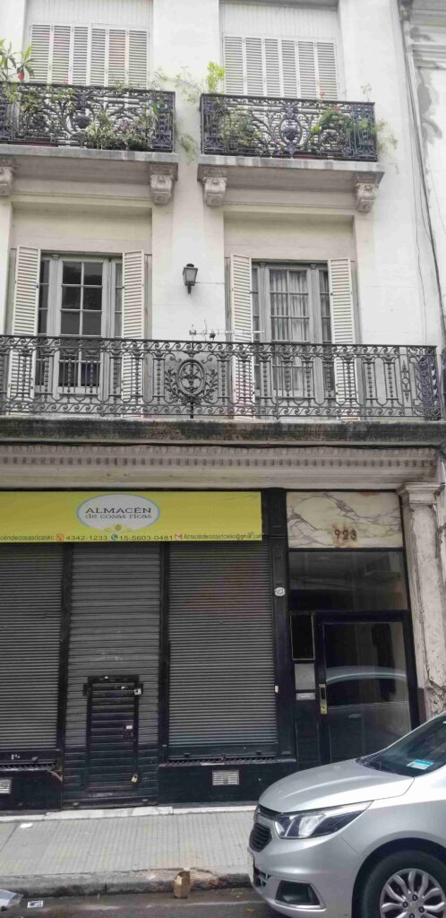 Av. Rivadavia 923 - 2
