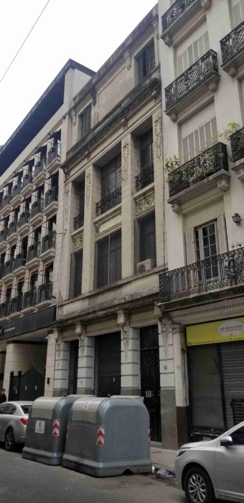 Av. Rivadavia 933 - 1